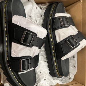 Dr. Martens Myles sandal (Authentic)